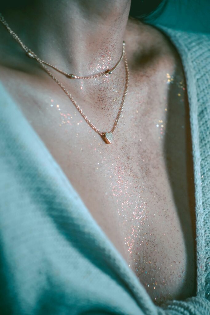 Smart haptic feedback necklace in recycled gold 2026