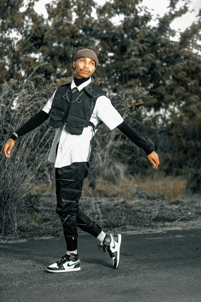 Men's gravity-defying joggers with magnetic cuff adjustments 2026