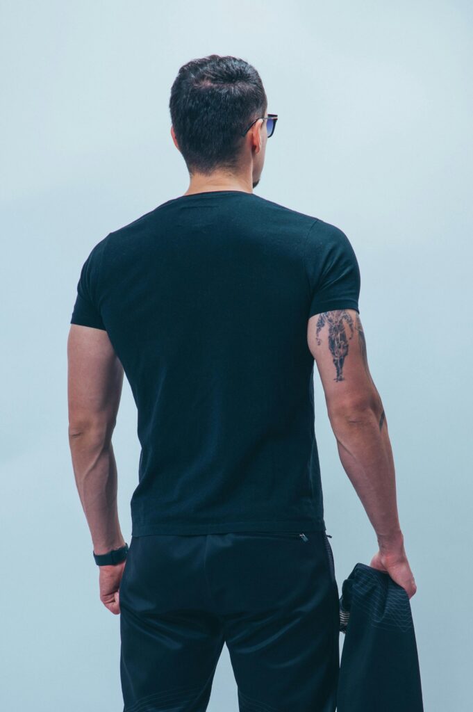 Seamless grey kinetic tech T-shirt for men with temperature-regulating fabric 2026